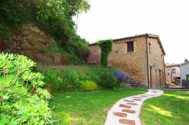detached house for sale Sarnano central Italy