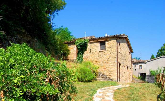 detached house for sale Sarnano central Italy