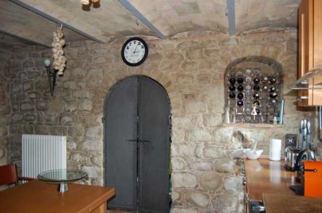 torretta restaurata in vendita a gualdo