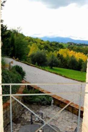 torretta restaurata in vendita a gualdo