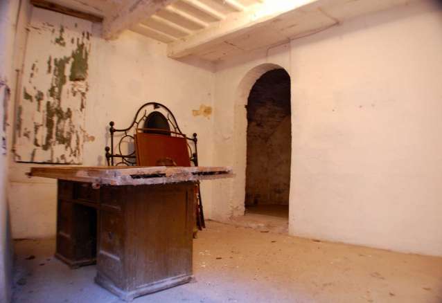 Apartment and shop in the historic center of Sarnano