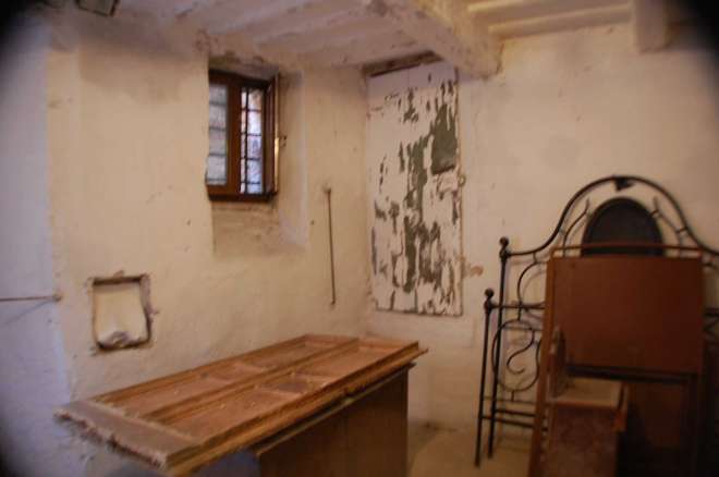 Apartment and shop in the historic center of Sarnano