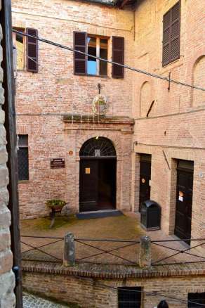 Apartment and shop in the historic center of Sarnano