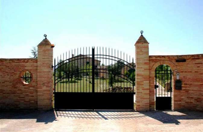 Magnific Villa in the countryside of Macerata