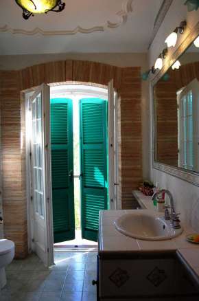Magnific Villa in the countryside of Macerata