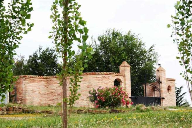 Magnific Villa in the countryside of Macerata