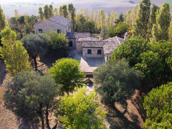 Magnific Villa in the countryside of Macerata