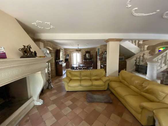 Magnific Villa in the countryside of Macerata