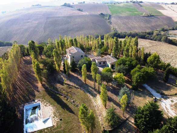 Magnific Villa in the countryside of Macerata