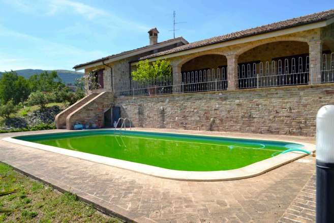 Villa singola con piscina e giardino in vendita a Cingoli, Marche