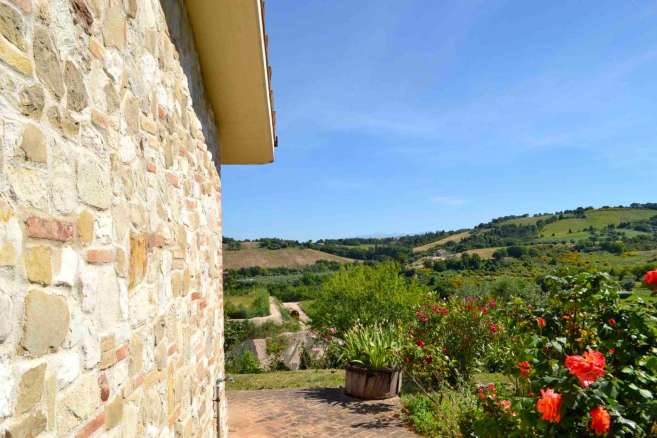 Villa singola con piscina e giardino in vendita a Cingoli, Marche