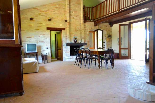 Villa singola con piscina e giardino in vendita a Cingoli, Marche