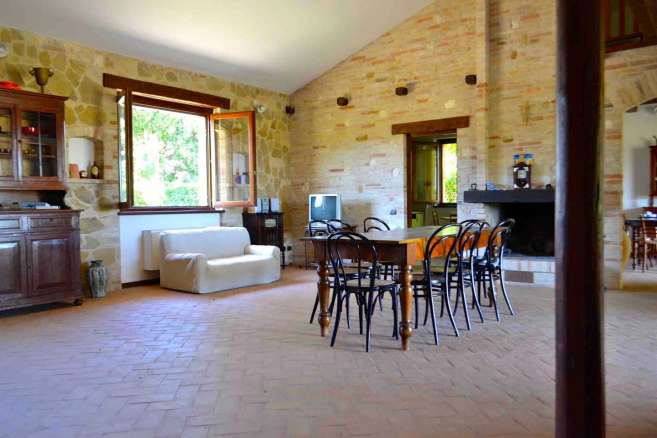 Villa singola con piscina e giardino in vendita a Cingoli, Marche