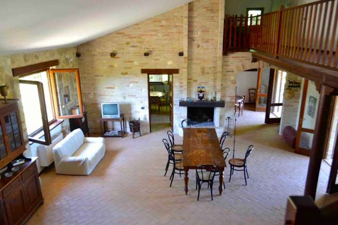 Villa singola con piscina e giardino in vendita a Cingoli, Marche