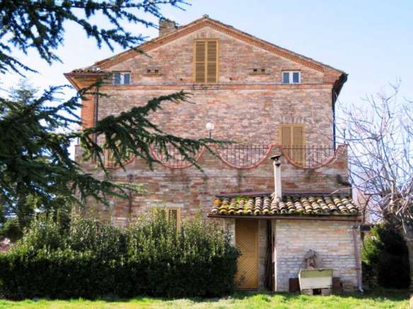 Brick built house with exclusive garden and olive grove for sale in the countryside of Falerone, Fermo province, Marche