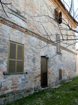 Brick built house with exclusive garden and olive grove for sale in the countryside of Falerone, Fermo province, Marche