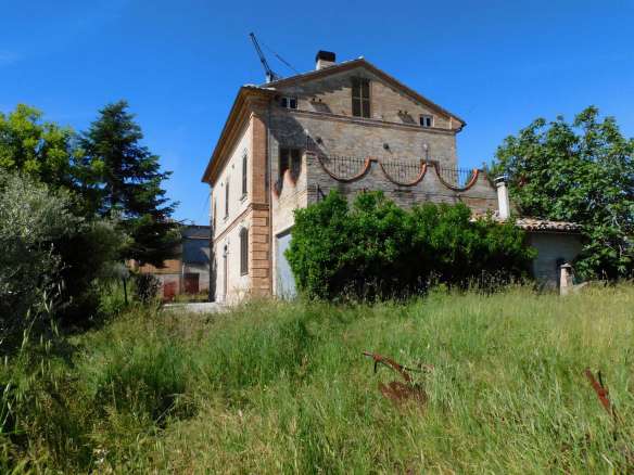 Brick built house with exclusive garden and olive grove for sale in the countryside of Falerone, Fermo province, Marche