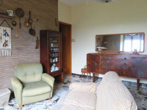 Appartamento, dependance, garage e cantina in vendita in palazzina a Loro Piceno, Borgo San Lorenzo