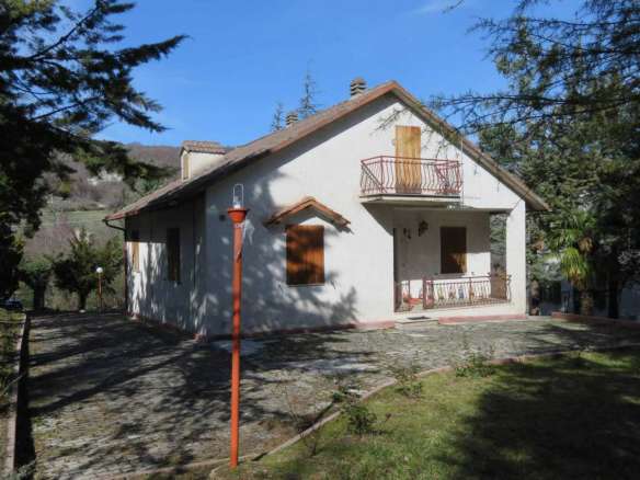 Villino Singolo Sarnano Brilli