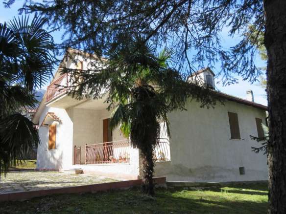 Villino Singolo Sarnano Brilli