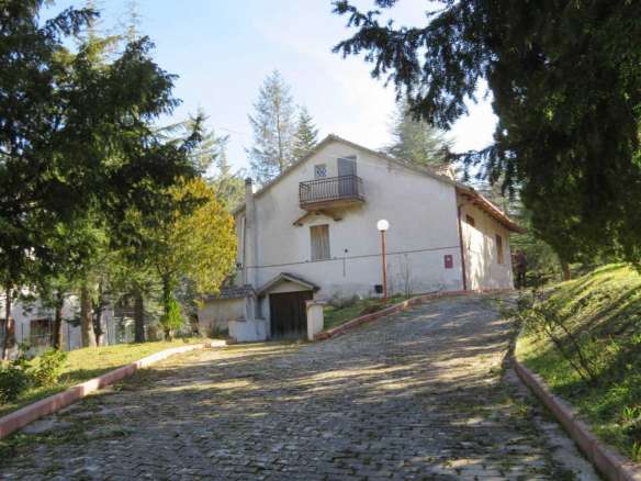 Villino Singolo Sarnano Brilli