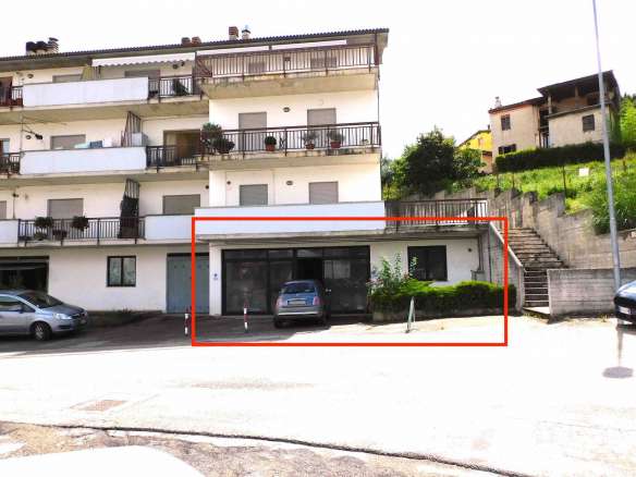 Locale di deposito in zona semicentrale a Sarnano