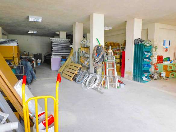 Locale di deposito in zona semicentrale a Sarnano