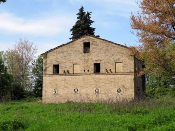 Casale in campagna da ristrutturare - Morrovalle