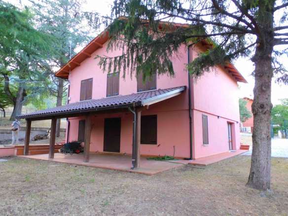 villa in contrada margani a Sarnano in zona tranquilla e panoramica