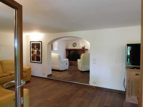 villa in contrada margani a Sarnano in zona tranquilla e panoramica