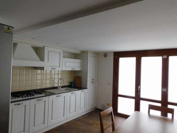 villa in contrada margani a Sarnano in zona tranquilla e panoramica