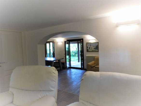 villa in contrada margani a Sarnano in zona tranquilla e panoramica
