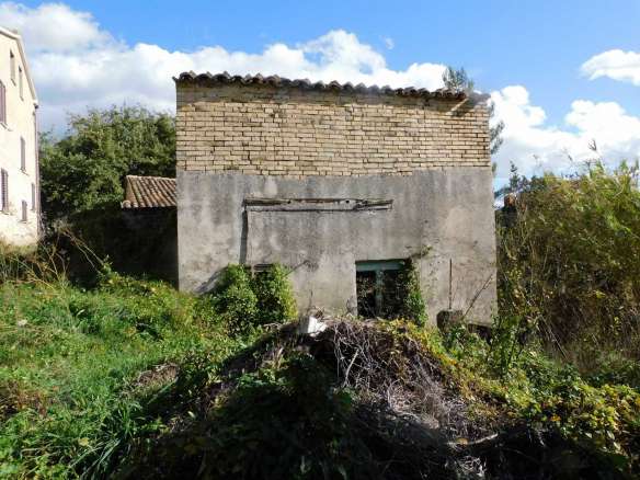 Appartamento con terreno a Sarnano