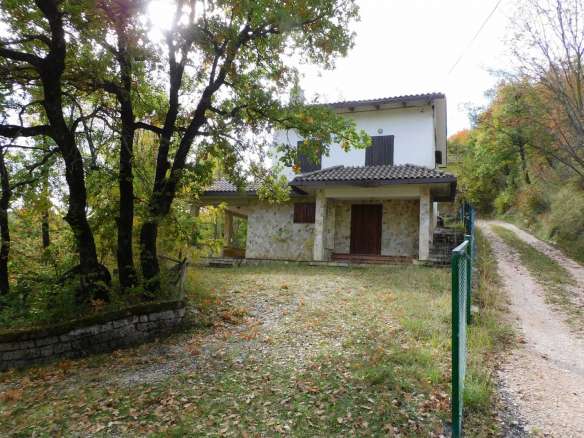 Villa con terreni edificabili 