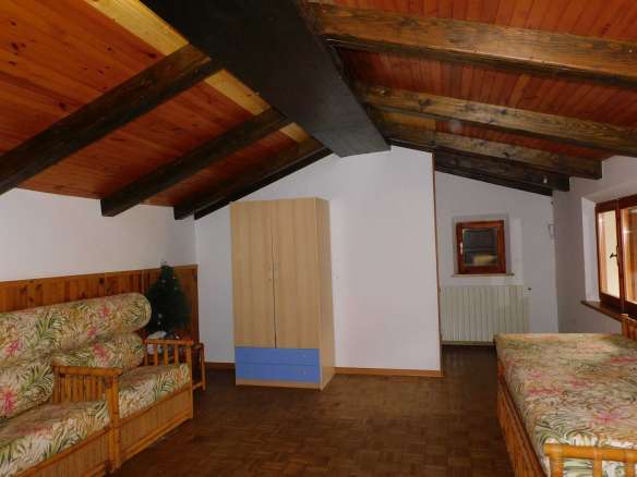 Villa con terreni edificabili 