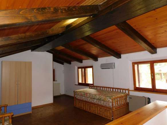 Villa con terreni edificabili 