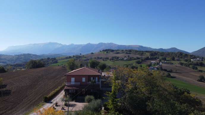 Villa bifamiliare con terreno San Ginesio  (MC)