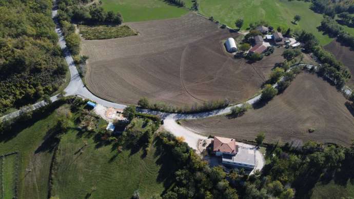 Villa bifamiliare con terreno San Ginesio  (MC)