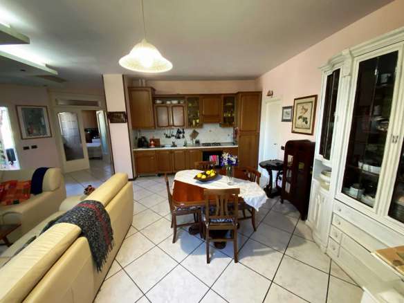 Villa bifamiliare con terreno San Ginesio  (MC)