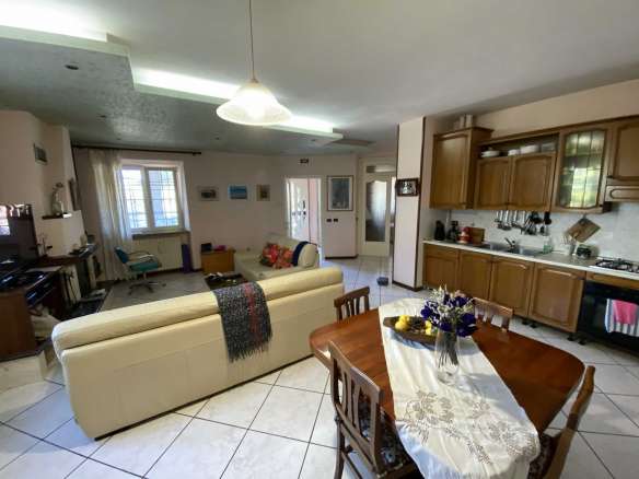 Villa bifamiliare con terreno San Ginesio  (MC)