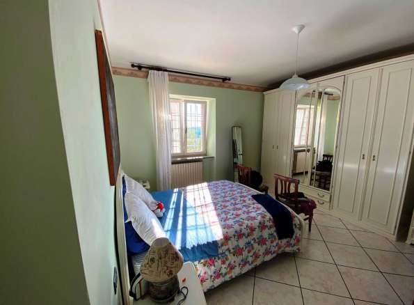 Villa bifamiliare con terreno San Ginesio  (MC)