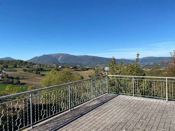 Villa bifamiliare con terreno San Ginesio  (MC)
