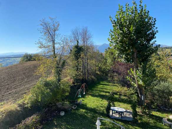 Villa bifamiliare con terreno San Ginesio  (MC)