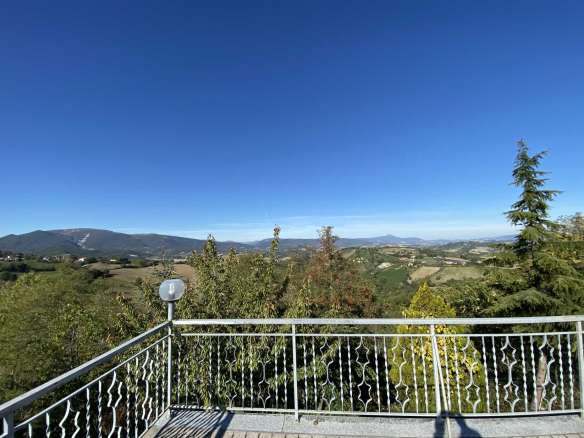 Villa bifamiliare con terreno San Ginesio  (MC)