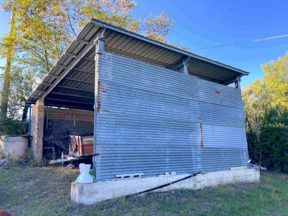 Casale con annessi e terreno in San Ginesio