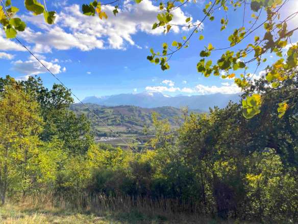 Casale con annessi e terreno in San Ginesio