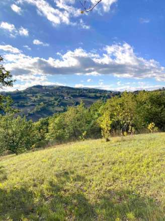 Casale con annessi e terreno in San Ginesio