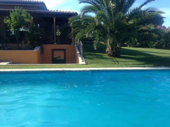 Villa with swimming pool Montecassiano (MC)