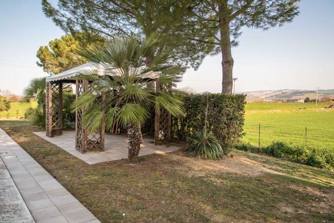 Villa with swimming pool Montecassiano (MC)