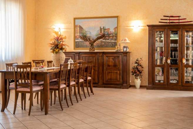 Villa with swimming pool Montecassiano (MC)